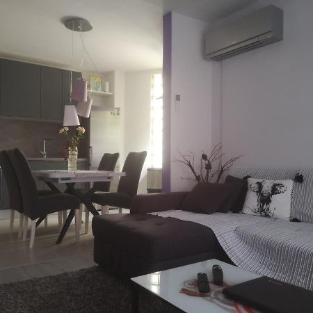 Apartman Emanuel Pula Exteriör bild