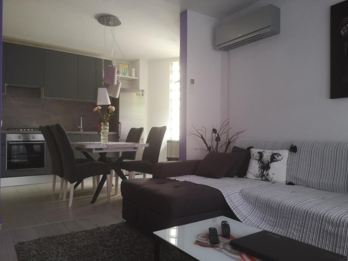 Apartman Emanuel Pula Exteriör bild
